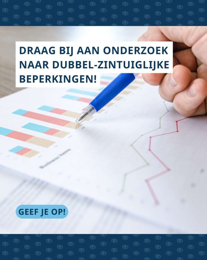 Hand wijst met pen data in onderzoeksresultaten aan. Daarboven staat de tekst: ‘Draag bij aan onderzoek naar dubbel-zintuiglijke beperkingen!’ en daaronder ‘Geef je op!’