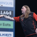 Darter Ryan Searle speelt ondanks ADOA op wereldniveau