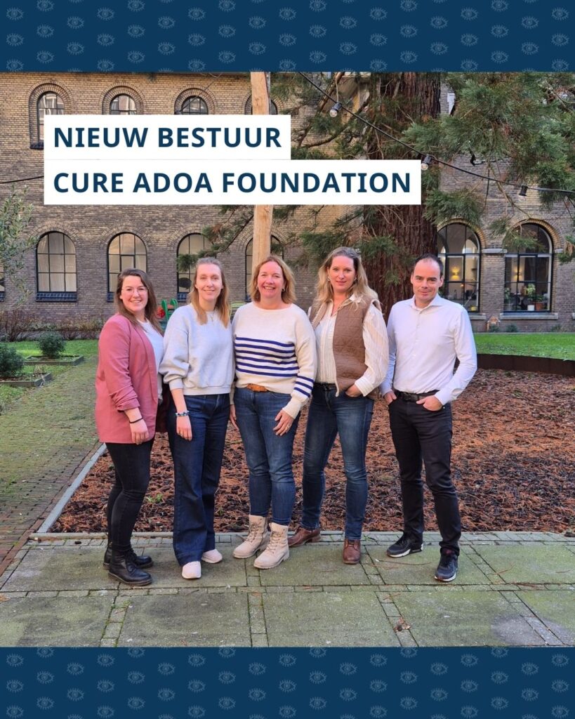 Het Cure ADOA Foundation bestuur. V.l.n.r. Lotte, Maud, Hedy, Gabriëlle en Wouter