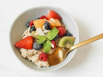 Kommetje havermout met fruit